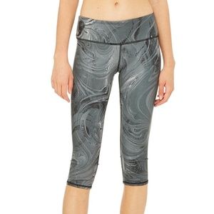 Alo XS Leggings Capri Marble Print Grey Black 3027